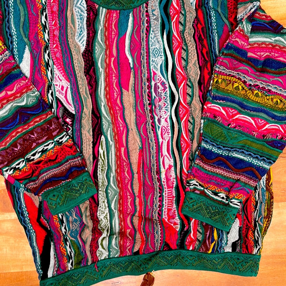 Coogi sweater EUC SIZE M